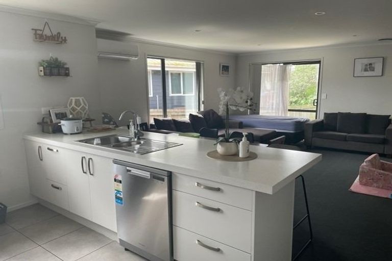 Photo of property in 129 Tidal Road, Mangere, Auckland, 2022
