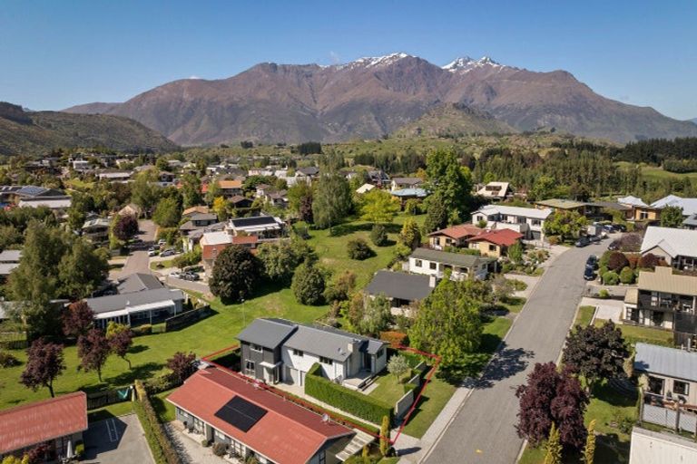 Photo of property in 8 Bracken Street, Arrowtown, 9302