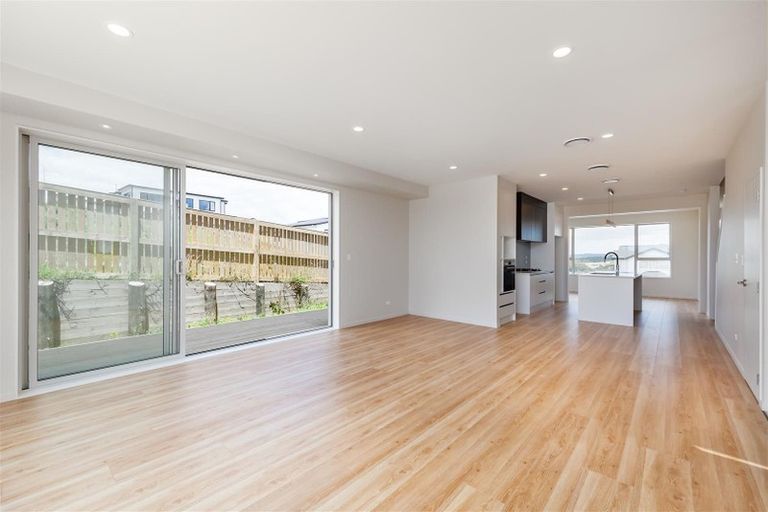 Photo of property in 9 Sunnyheights Road, Orewa, 0931