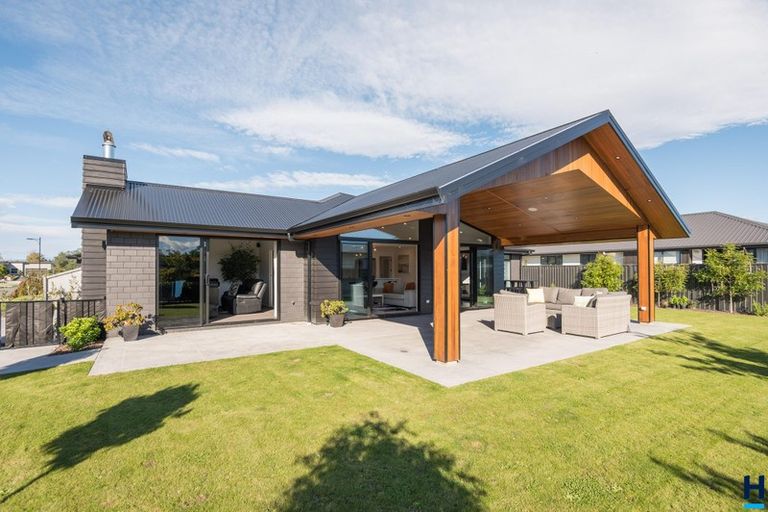 Photo of property in 4 Puketutu Grove, Motueka, 7120