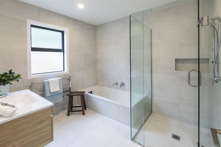 Photo of property in 73 Moncks Spur Road, Redcliffs, Christchurch, 8081