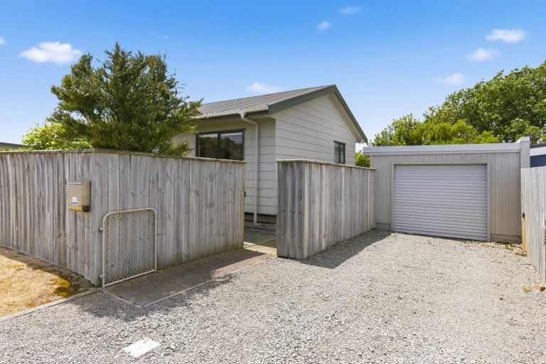 Photo of property in 130 Renown Road, Raumati South, Paraparaumu, 5032