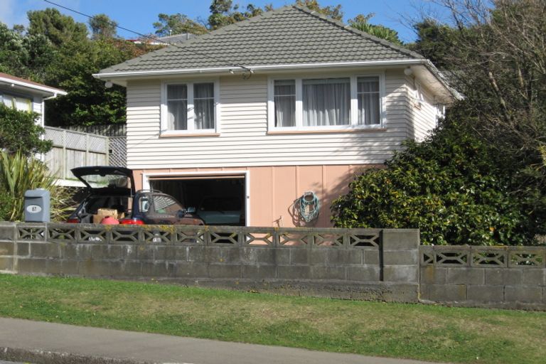 Photo of property in 67 Kenmore Street, Newlands, Wellington, 6037