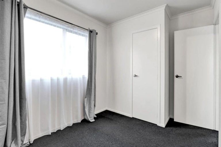 Photo of property in 15b Queens Road, Glen Avon, New Plymouth, 4312