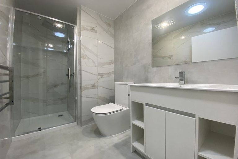 Photo of property in 13b Serjeant Street, Henderson, Auckland, 0612