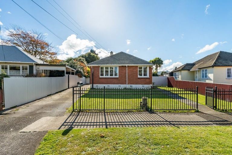 Photo of property in 35 Peck Street, Taita, Lower Hutt, 5011