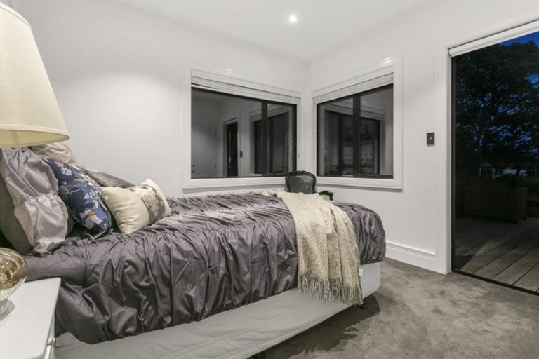 Photo of property in 2/92 Churchill Road, Murrays Bay, Auckland, 0630