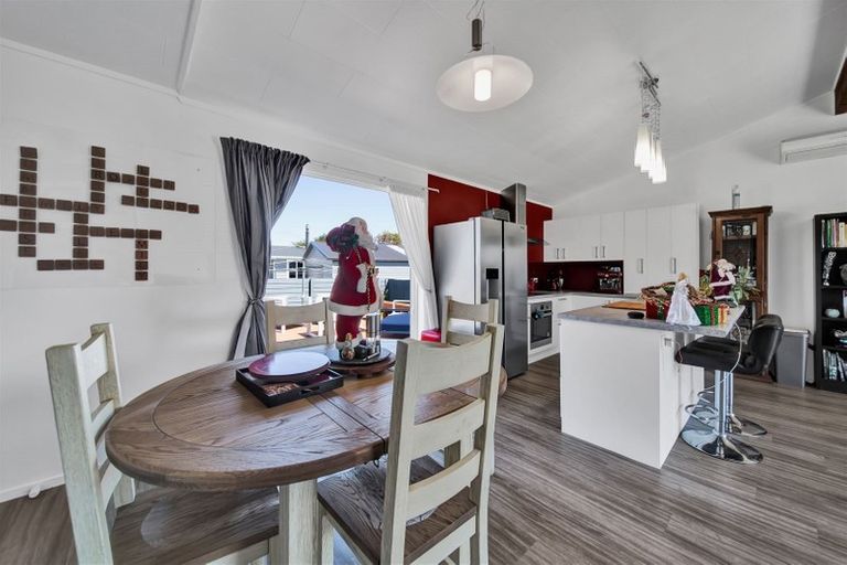 Photo of property in 1 Waihi Road, Hawera, 4610