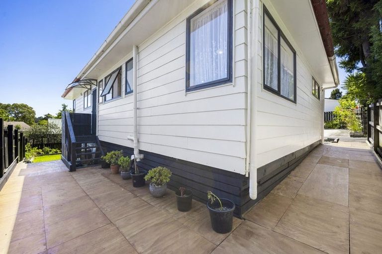 Photo of property in 1/541 Swanson Road, Ranui, Auckland, 0612