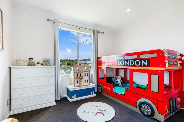 Photo of property in 33 Triangle Road, Massey, Auckland, 0614