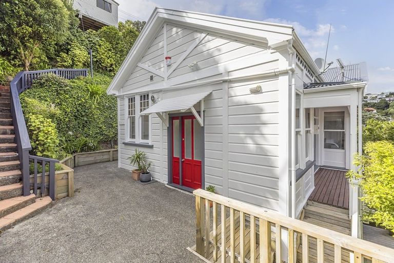 Photo of property in 40 Fairview Crescent, Kelburn, Wellington, 6012