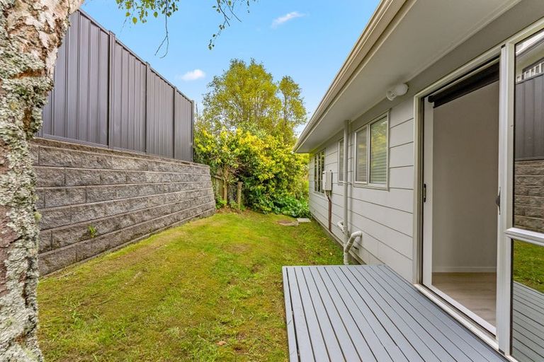 Photo of property in 1/14 Sunward Rise, Glenfield, Auckland, 0629