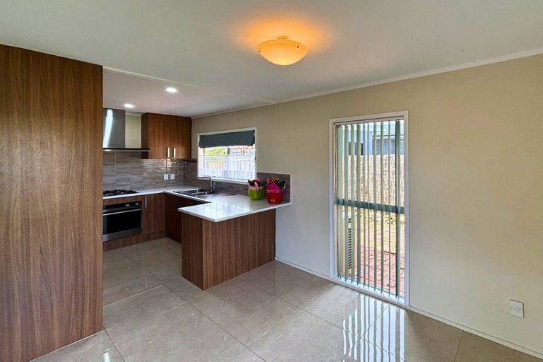 Photo of property in 52 Kurnell Drive, Botany Downs, Auckland, 2010