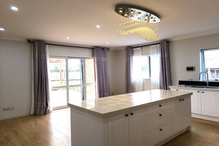 Photo of property in 73 Rosewell Crescent, Flat Bush, Auckland, 2019