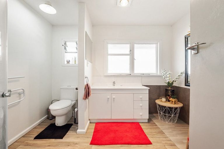 Photo of property in 205 Main North Road, Redwood, Christchurch, 8051