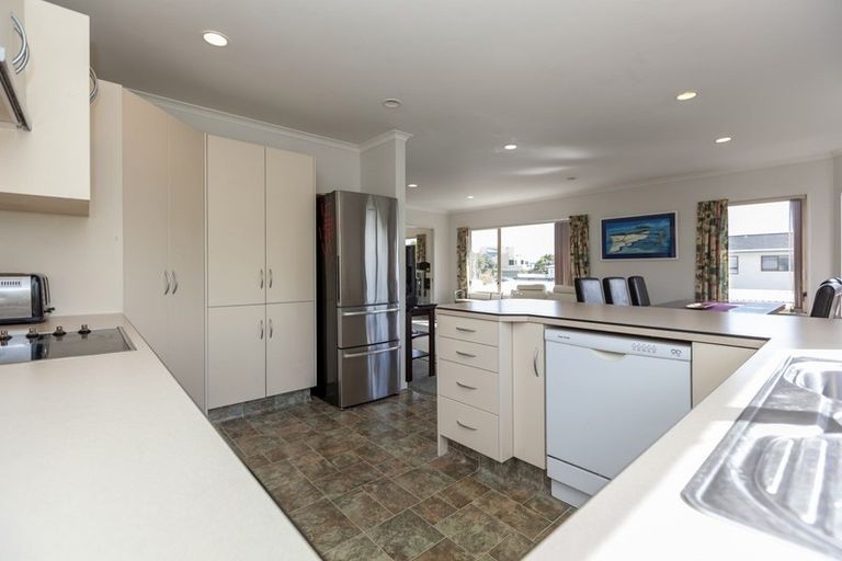 Photo of property in 118a Seaview Road, Paraparaumu Beach, Paraparaumu, 5032