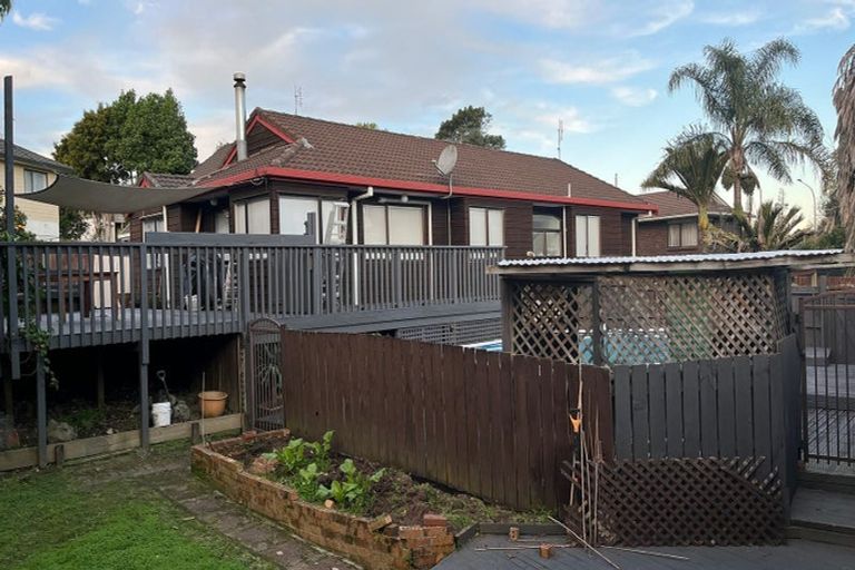 Photo of property in 1/179 Wiseley Road, West Harbour, Auckland, 0618