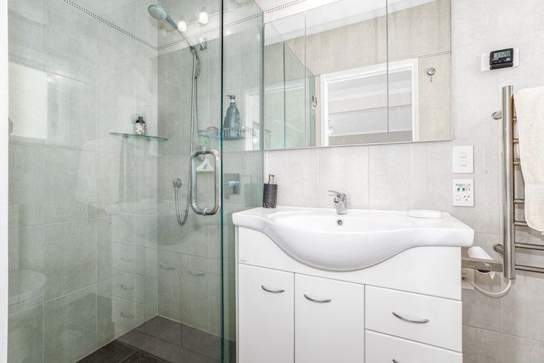 Photo of property in 62 Evans Bay Parade, Roseneath, Wellington, 6021