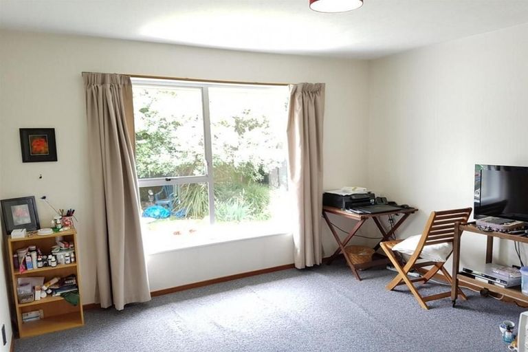 Photo of property in 2/108 Lake Terrace Road, Burwood, Christchurch, 8061