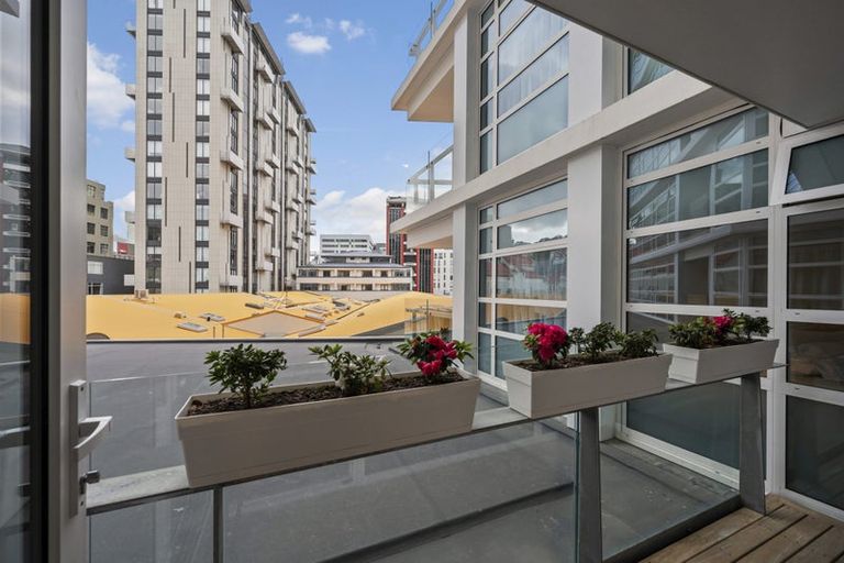 Photo of property in Pinnacle Apartments, E405/160 Victoria Street, Te Aro, Wellington, 6011
