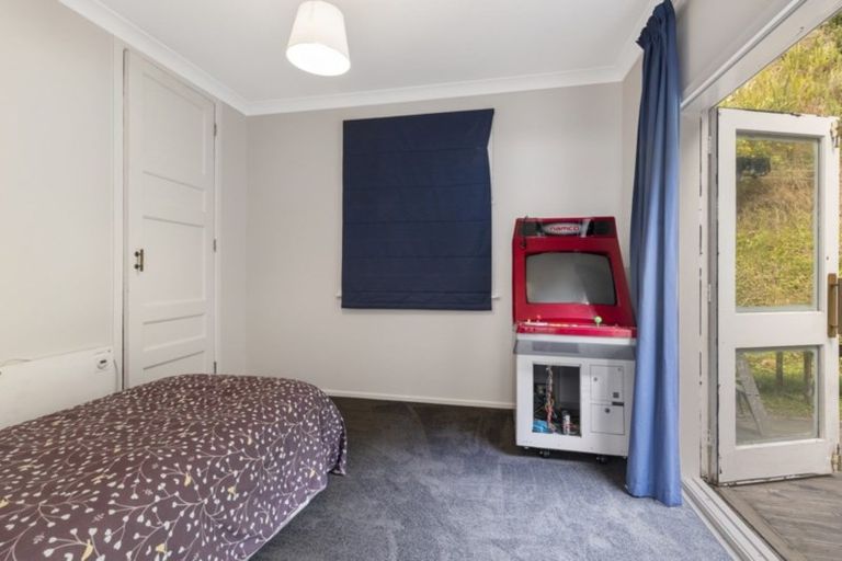 Photo of property in 16 August Street, Stokes Valley, Lower Hutt, 5019