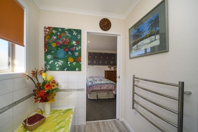 Photo of property in 10 Vernon Avenue, Takaro, Palmerston North, 4412