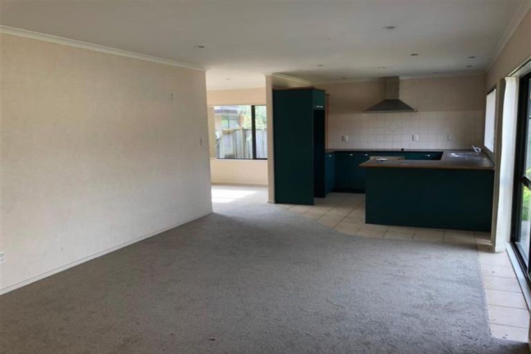 Photo of property in 16 Erne Crescent, East Tamaki, Auckland, 2016