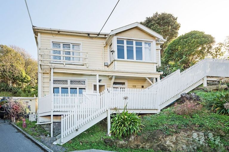 Photo of property in 2 Kopiko Way, Brooklyn, Wellington, 6021