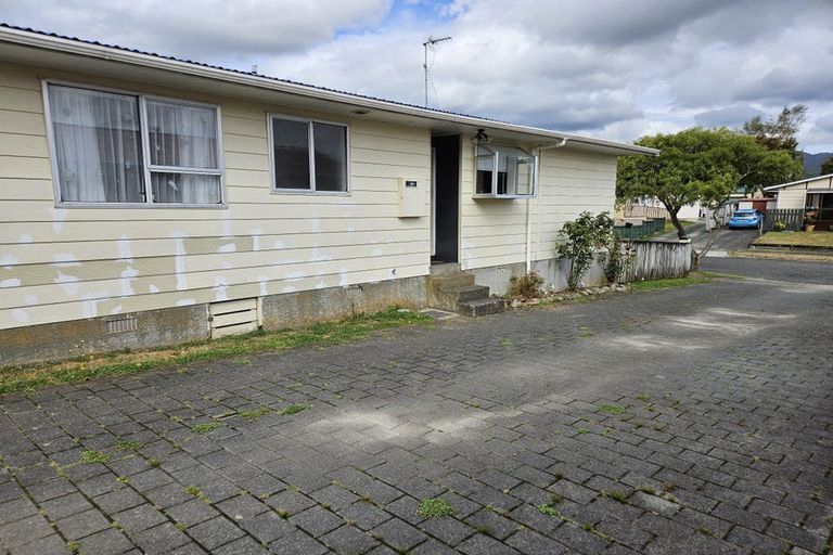 Photo of property in 51 Hartford Crescent, Totara Park, Upper Hutt, 5018