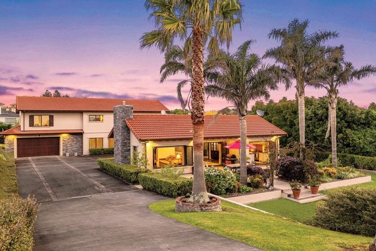 Photo of property in 12 Veale Road, Frankleigh Park, New Plymouth, 4310