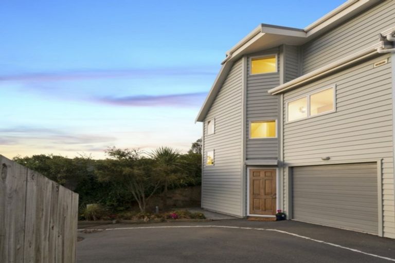 Photo of property in 2/143 Cockayne Road, Khandallah, Wellington, 6035