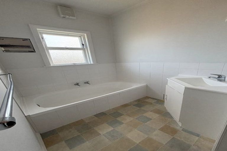 Photo of property in 35 Cavendish Square, Strathmore Park, Wellington, 6022