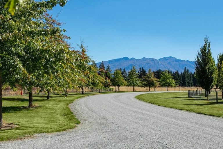 Photo of property in 16 Little Orchard Way, Wanaka, 9382