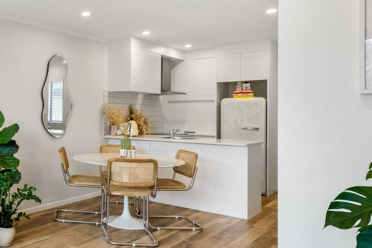 Photo of property in 5 Wharara Lane, Massey, Auckland, 0614