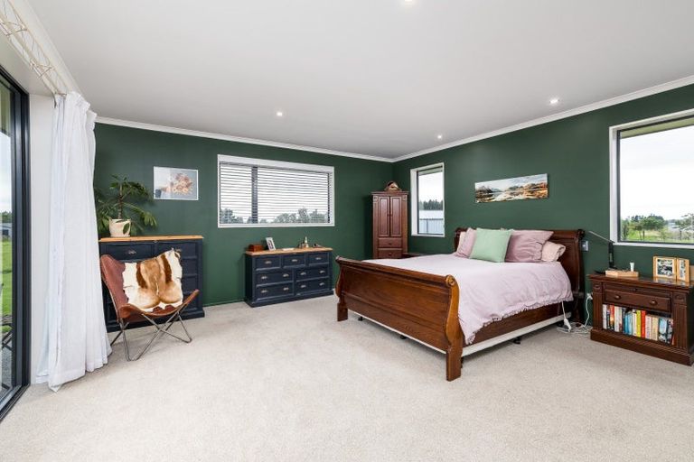 Photo of property in 55 Timaru Road, Waimate, 7924