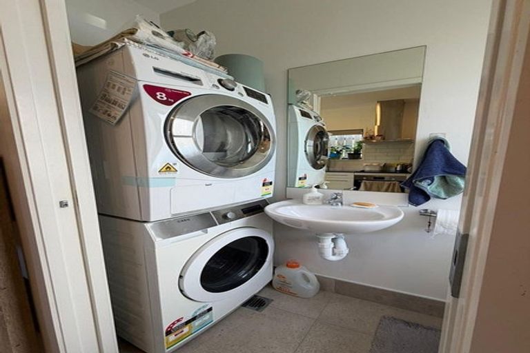 Photo of property in 2/66 Neil Avenue, Te Atatu Peninsula, Auckland, 0610