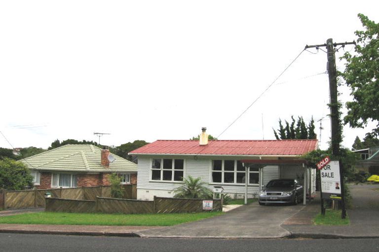 Photo of property in 1/60 Hillcrest Avenue, Hillcrest, Auckland, 0627