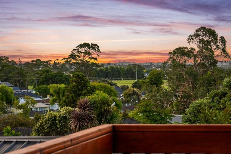 Photo of property in 11 Seakens Way, Glen Eden, Auckland, 0602