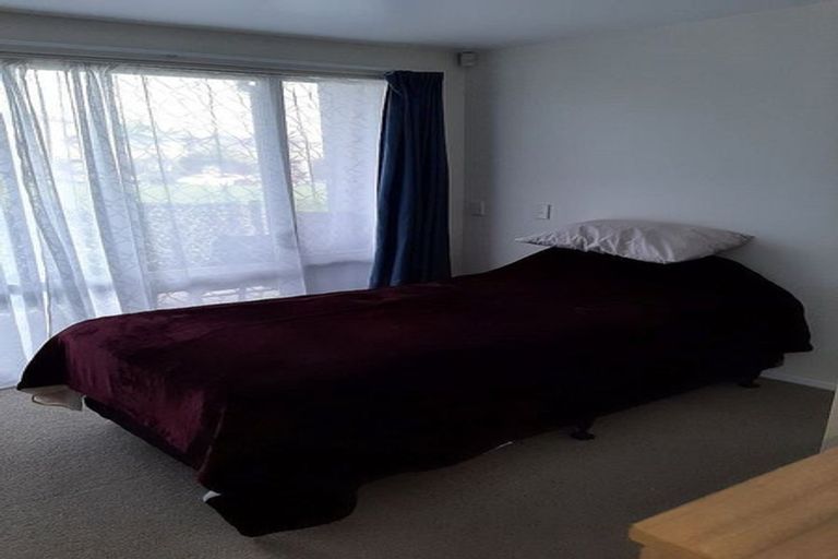 Photo of property in 2/1 Opito Way, East Tamaki, Auckland, 2013