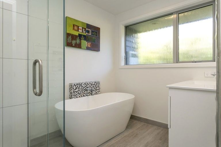 Photo of property in 54 Dalmore Way, Acacia Bay, Taupo, 3385