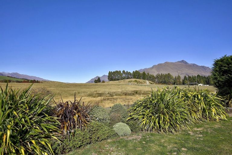 Photo of property in 65 Oregon Drive, Kelvin Heights, Queenstown, 9300