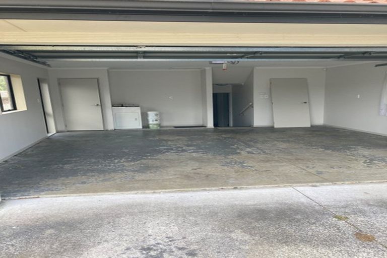 Photo of property in 5 Burton's Drive, Swanson, Auckland, 0614