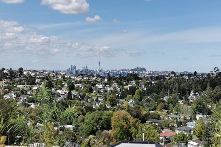 Photo of property in 11 Monarch Avenue, Hillcrest, Auckland, 0627