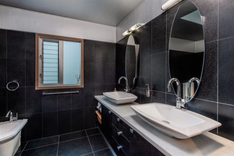 Photo of property in 35 Aotearoa Terrace, Murrays Bay, Auckland, 0630