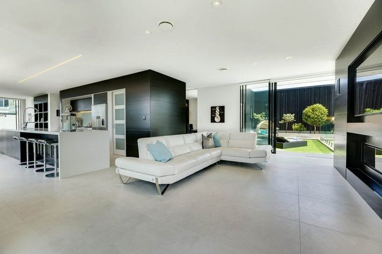 Photo of property in 36 Oceania Place, Mellons Bay, Auckland, 2014