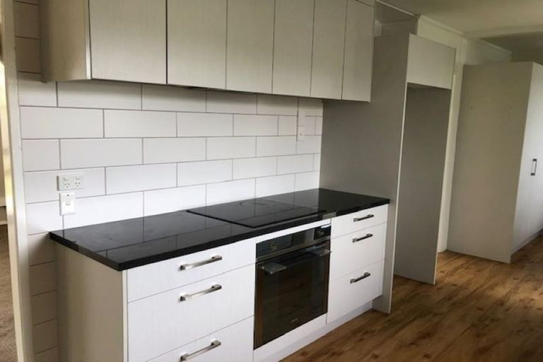 Photo of property in 12 Lipton Grove, Opaheke, Papakura, 2113