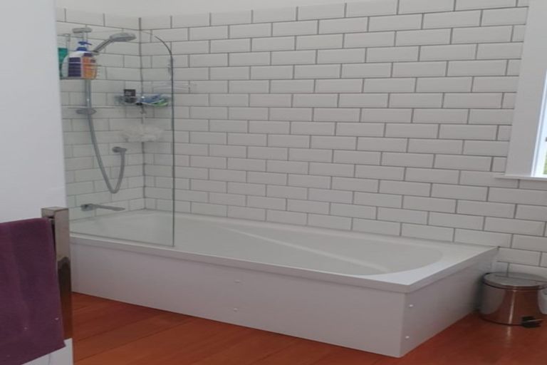 Photo of property in 2 Bayview Road, Paremata, Porirua, 5024