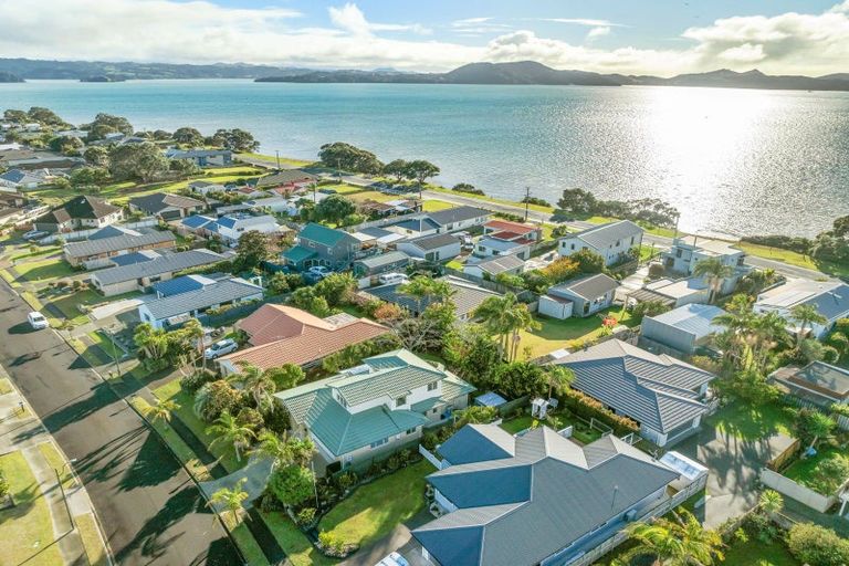 Photo of property in 22 Bermuda Place, One Tree Point, 0118