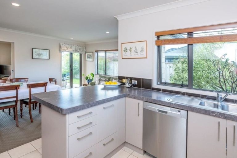 Photo of property in 145 Field Way, Waikanae Beach, Waikanae, 5036