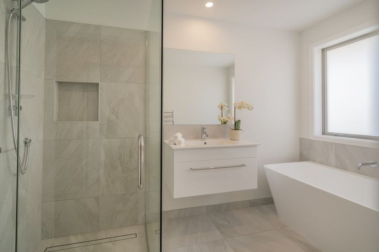 Photo of property in 12 Awatea Drive, Whitianga, 3510